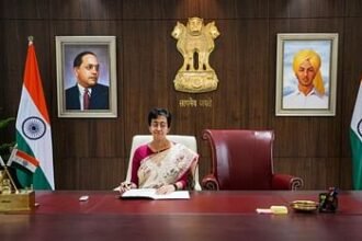 आतिशी ने दिल्ली की सीएम का पदभार संभाला; केजरीवाल के लिए खाली कुर्सी रखी
