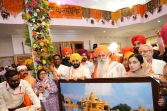 ਭਗਵਾਨ ਸ੍ਰੀ ਵਾਲਮੀਕਿ ਤੀਰਥ ਸਥਲ (ਰਾਮ ਤੀਰਥ) ਅੰਮ੍ਰਿਤਸਰ ਵਿਖੇ ਪੰਜਾਬ ਦੇ ਮੁੱਖ ਮੰਤਰੀ ਭਗਵੰਤ ਸਿੰਘ ਮਾਨ ਹੋਏ ਨਤਮਸਤਕ