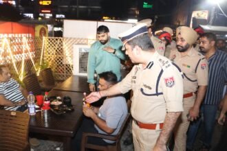 ਪੁਲੀਸ ਕਮਿਸ਼ਨਰ ਦੀ ਅਗਵਾਈ ਵਿਚ ਪੁਲਿਸ ਦਾ ਵੱਡਾ ਐਕਸ਼ਨ, ਪੀਪੀਆਰ ਮਾਲ ਤੇ ਮਾਡਲ ਟਾਊਨ ਚ ਕਾਨੂੰਨ ਦੀ ਉਲੰਘਣਾ ਕਰਨ ਵਾਲੇ 35 ਬੰਦੇ ਰਾਊਂਡਅਪ