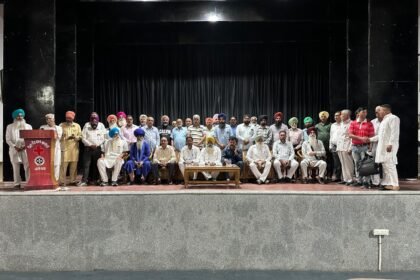 ਜਲੰਧਰ ਦੇ ਸਮੂਹ ਨੰਬਰਦਾਰ, ਕਿਸਾਨਾਂ ਨੂੰ ਝੋਨੇ ਦੀ ਪਰਾਲ਼ੀ ਨੂੰ ਅੱਗ ਨਾਂ ਲਈ ਕਰਨਗੇ ਜਾਗਰੂਕ, ਪ੍ਰਸ਼ਾਸ਼ਨ ਵਲੋਂ ਚਲਾਈ ਗਈ ਮੁਹਿੰਮ ਵਿੱਚ ਦੇਣਗੇ ਸਾਥ : ਮੁੰਧ, ਸੰਧੂ