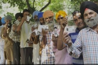 पंचायत चुनाव के लिए मतदान शुरू, लोगों में पंचायत चुनावों के लिए भारी उत्साह,पोलिंग बूथों पर लगी लंबी लाइने