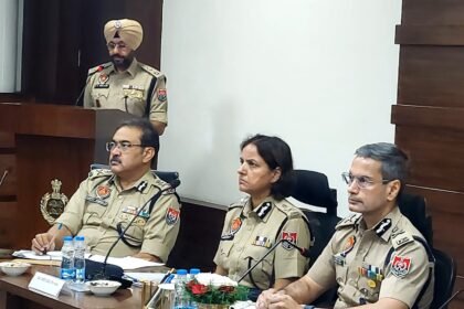 ਡੀਜੀਪੀ ਗੌਰਵ ਯਾਦਵ ਨੇ ਕਾਨੂੰਨ ਅਤੇ ਵਿਵਸਥਾ ਦਾ ਜਾਇਜ਼ਾ ਲੈਣ ਲਈ ਸੀਨੀਅਰ ਅਫਸਰਾਂ ਅਤੇ ਆਪਰੇਸ਼ਨਲ ਵਿੰਗਾਂ ਦੇ ਮੁਖੀਆਂ ਨਾਲ ਕੀਤੀ ਰਾਜ ਪੱਧਰੀ ਸਮੀਖਿਆ ਮੀਟਿੰਗ