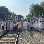 ਲਖੀਮਪੁਰ ਖੀਰੀ ਦੇ ਸ਼ਹੀਦਾਂ ਨੂੰ ਇਨਸਾਫ਼  ਦਿਵਾਉਣ ਲਈ ਕਿਸਾਨਾਂ ਨੇ ਲੋਹੀਆ ਖਾਸ ਵਿਖੇ ਕੀਤਾ ਗਿਆ ਰੇਲਾਂ ਦਾ ਚੱਕਾ ਜਾਮ