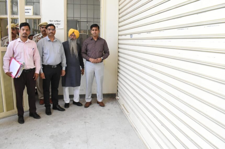 डिप्टी कमिश्नर ने जालंधर में जिला स्तरीय ई.वी.एम. वेयरहाउस का किया निरीक्षण