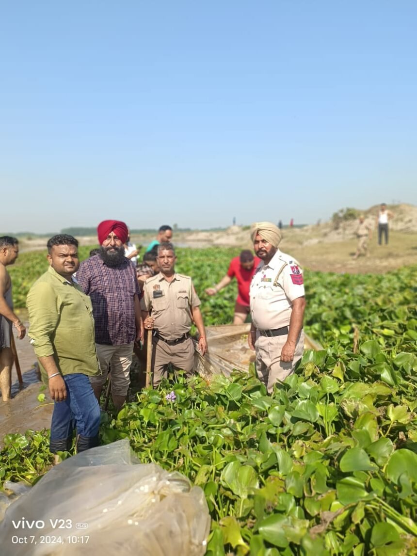 आबकारी विभाग ने सतलुज दरिया के किनारे के गांवों में चलाया सर्च अभियान, 9600 लीटर लाहन बरामद कर मौके पर ही नष्ट की आबकारी विभाग ने सतलुज दरिया के किनारे के गांवों में चलाया सर्च अभियान, 9600 लीटर लाहन बरामद कर मौके पर ही नष्ट की