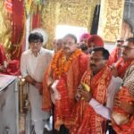 डिवीजनल कमिश्नर श्री देवी तालाब मंदिर में हुए नतमस्तक, श्री देवी तालाब मंदिर के बाहर पंजाब नैशनल बैंक के ए.टी.एम. का किया उद्घाटन