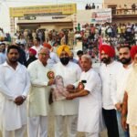 ਨਗਰ ਸੁਧਾਰ ਟਰੱਸਟ ਦੇ ਚੇਅਰਮੈਨ ਗੁਰਪਾਲ ਸਿੰਘ ਇੰਡੀਅਨ ਨੂੰ ਰਾਮਲੀਲਾ ਕਮੇਟੀਆਂ ਨੇ  ਯਾਦਗਾਰੀ ਚਿਨ੍ਹ ਦੇਕੇ ਕੀਤਾ ਸਨਮਾਨਿਤ