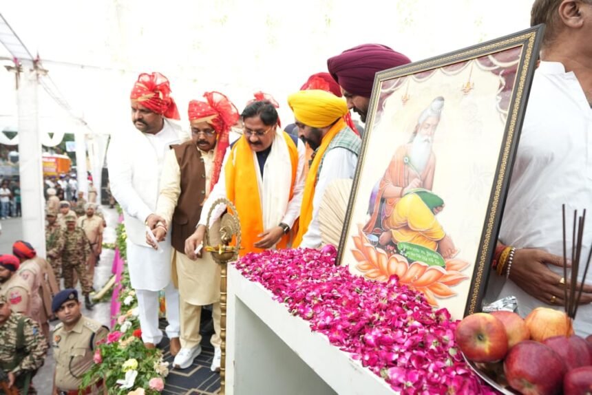 प्रगतिशील और समृद्ध पंजाब के निर्माण के लिए भगवान वाल्मीकि जी के पदचिह्नों पर चलें: मुख्यमंत्री की लोगों से अपील, जालंधर में निकली शोभा यात्रा में लिया हिस्सा