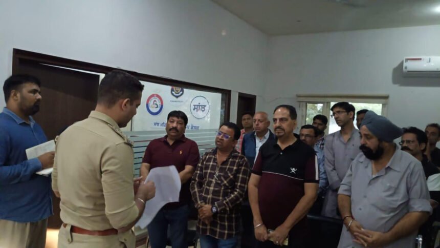 कमिश्नरेट पुलिस जालंधर ने दिवाली त्यौहार से पहले अधिकृत पटाखा विक्रेताओं के साथ की सुरक्षा बैठक