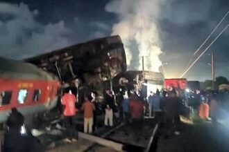 दरभंगा एक्सप्रेस मालगाड़ी से टकराई, हादसे के बाद बोगियों में आग लगने से 19 लोग घायल