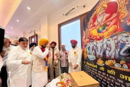 ਕੈਬਨਿਟ ਮੰਤਰੀ ਨੇ ਵਿਸ਼ਵਕਰਮਾ ਦਿਵਸ ਮੌਕੇ ਲੁਧਿਆਣਾ ਸ਼ਹਿਰ ਵਿੱਚ ਕਰਵਾਏ ਰਾਜ ਪੱਧਰੀ ਸਮਾਗਮ ਦੌਰਾਨ ਮੰਦਿਰ ਵਿਚ ਟੇਕਿਆ ਮੱਥਾ