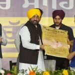 मुख्यमंत्री ने केजरीवाल की उपस्थिति में राज्य भर के नए चुने गए 10031 सरपंचों को शपथ दिलाई