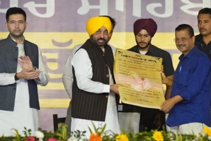 मुख्यमंत्री ने केजरीवाल की उपस्थिति में राज्य भर के नए चुने गए 10031 सरपंचों को शपथ दिलाई