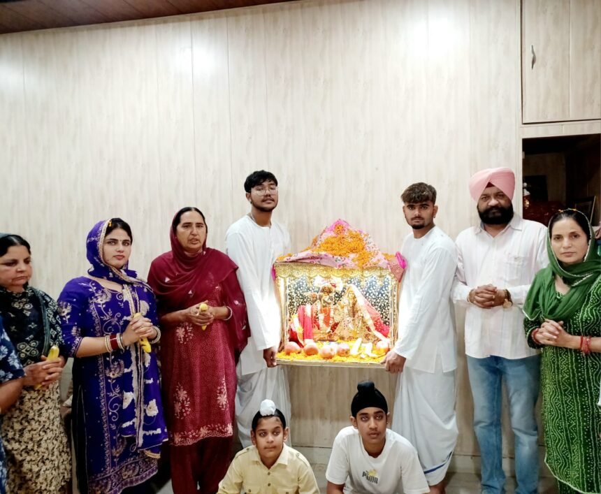 ਪ੍ਰਭਾਤ ਫੇਰੀ ਦਾ ਕਾਂਗਰਸੀ ਆਗੂ ਕੁਲਦੀਪ ਸਿੰਘ ਨੇ ਪਰਿਵਾਰ ਸਮੇਤ ਕੀਤਾ ਸਵਾਗਤ