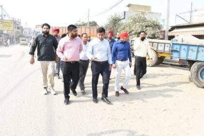 डिप्टी कमिश्नर ने होशियारपुर रोड पर 500 मीटर लंबे हिस्से का निर्माण दिसंबर के अंत तक पूरा करने के दिए निर्देश
