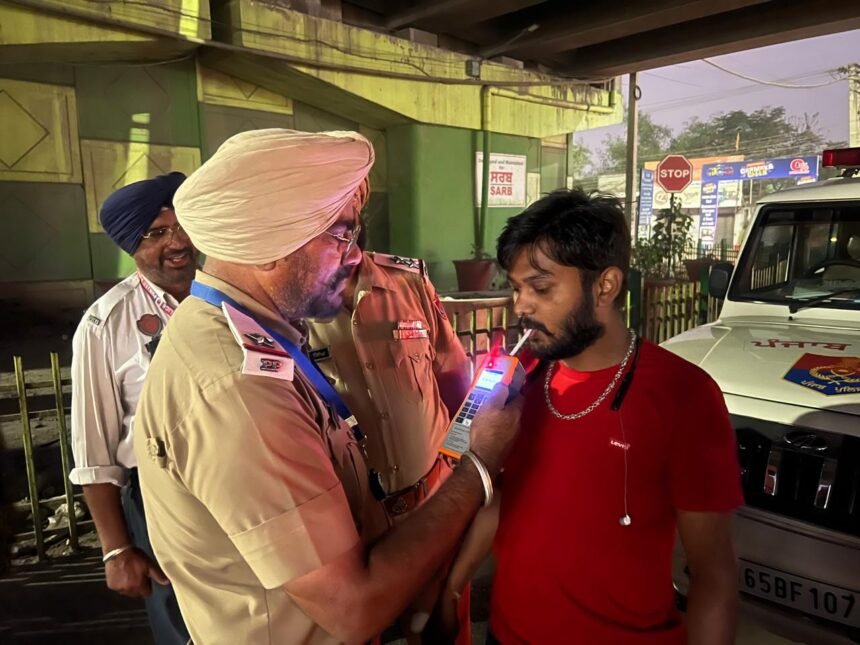 ਸ਼ਰਾਬ ਪੀ ਕੇ ਗੱਡੀ ਚਲਾਉਣ ਵਾਲਿਆਂ ‘ਤੇ ਪੁਲਿਸ ਦੀ ਸਖ਼ਤ ਕਾਰਵਾਈ: ਜਲੰਧਰ ‘ਚ 57 ਚਲਾਨ ਕੀਤੇ ਗਏ