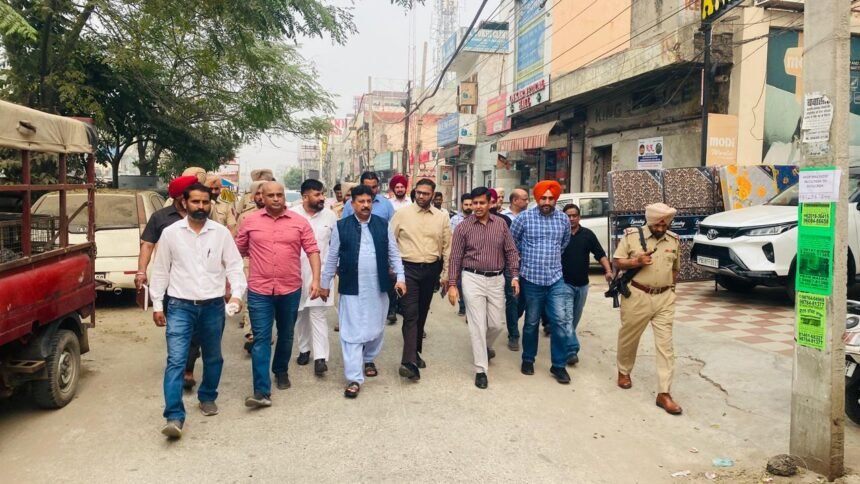 विधायक व डिप्टी कमिश्नर ने आदमपुर रोड का दौरा किया