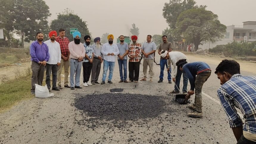 ਪੈਦਲ ਯਾਤਰਾ ਦੇ ਰਸਤੇ ਦੀ ਟੁੱਟੀ ਸੜਕ ਦਾ ਚੇਅਰਮੈਨ ਇੰਡੀਅਨ ਨੇ ਕਰਵਾਇਆ ਨਿਰਮਾਣ