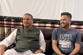 ਭਾਜਪਾ ਯੁਵਾ ਮੋਰਚਾ ਦੇ ਜ਼ਿਲ੍ਹਾ ਜਨਰਲ ਸਕੱਤਰ ਲੋਕੇਸ਼ ਬਾਲੀ ਨੇ ਸਾਬਕਾ ਕੇਂਦਰੀ ਮੰਤਰੀ ਵਿਜੇ ਸਾਂਪਲਾ ਨਾਲ ਕੀਤੀ ਮੁਲਾਕਾਤ