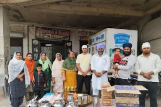 ਦੁਬਲੀਆ ਦੇ ਸਰਪੰਚ ਸ ਮਨਜੀਤ ਸਿੰਘ ਦੇ ਪਰਿਵਾਰ ਵੱਲੋਂ ਗੁਰਪੁਰਬ ਦੇ ਸੰਬੰਧ ਵਿੱਚ ਨਿਕਲੇ ਨਗਰ ਕੀਰਤਨ ਦਾ ਨਿੱਘਾ ਸਵਾਗਤ