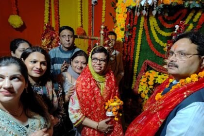 डिविजनल कमिश्नर ने सिद्ध शक्तिपीठ मां अन्नपूर्णा मंदिर में दर्शन-पूजन किया , कहा, धर्म हमें नेक नीति पर चलना सिखाता