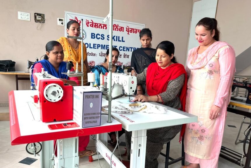 ਸੰਸਥਾ ਬੈਪਟਿਸਟ ਚੈਰੀਟੇਬਲ ਸੁਸਾਇਟੀ ਨੇ ਔਰਤਾਂ ਲਈ ਜੂਟ ਬੈਗਾਂ ਦੀ ਸਿਖਲਾਈ ਲਈ ਲਗਾਇਆ ਕੈਂਪ