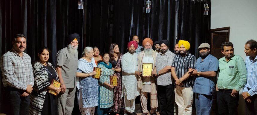 ਰੂਪੋਵਾਲੀ ਰੰਗਮੰਚ ਵੱਲੋਂ ਕਰਵਾਈ ਗਈ ਸਭਿਆਚਾਰਕ ਸ਼ਾਮ ਨੇ ਛੱਡੀ ਵੱਖਰੀ ਹੀ ਛਾਪ – ਡਾ.ਹਰਭਜਨ ਸਿੰਘ ਰੂਪੋਵਾਲੀ ਰੰਗਮੰਚ ਵੱਲੋਂ ਕਰਵਾਈ ਗਈ ਸਭਿਆਚਾਰਕ ਸ਼ਾਮ ਨੇ ਛੱਡੀ ਵੱਖਰੀ ਹੀ ਛਾਪ – ਡਾ.ਹਰਭਜਨ ਸਿੰਘ