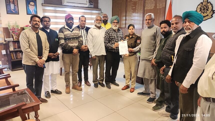 ਪਿੰਡ ਖੋਜੇਵਾਲ ਦੇ ਮੁੱਖ ਗੇਟ ‘ਤੇ ਦ ਓਪਨ ਡੋਰ ਚਰਚ ਵਲੋ ਕ੍ਰਿਸਮਿਸ ਦੇ ਸਬੰਧ ‘ਚ ਲਗਾਏ ਗਏ ਧਾਰਮਿਕ ਫਲੈਕਸ ਬੋਰਡਾਂ ਨੂੰ ਸ਼ਰਾਰਤੀ ਅਨਸਰਾਂ ਨੇ ਫਾੜਿਆ, ਮਸੀਹੀ ਭਾਈਚਾਰੇ ਵਿੱਚ ਰੋਸ਼