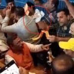 चुनाव में पैसे बांटने में फंसे BJP महासचिव, ECI ने दर्ज कराई FIR