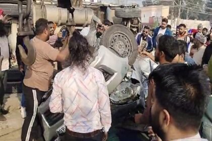 जालंधर में कार और ट्रक के बीच जबरदस्त टक्कर में 4 लोगों की दर्दनाक मौत, 2 की हालत गंभीर
