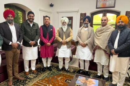 आम आदमी पार्टी के पंजाब अध्यक्ष अमन अरोड़ा ने डेरा ब्यास प्रमुख बाबा गुरिंदर सिंह ढिल्लों से की मुलाकात