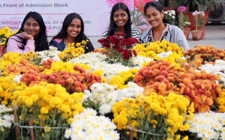 एलपीयू में वार्षिक क्रिसैंथेमम (गुलदाउदी) फूल प्रदर्शनी 2024 का आयोजन किया गया