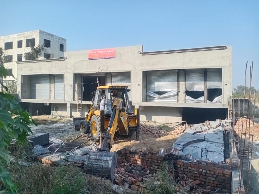 ਨਵੀਆਂ ਵਿਕਸਿਤ ਹੋ ਰਹੀਆਂ ਅਣ ਅਧਿਕਾਰਿਤ ਕਲੋਨੀਆਂ ਅਤੇ ਉਸਾਰੀਆਂ ਉੱਪਰ ਚੱਲਿਆ ਪੀਲਾ ਪੰਜਾ