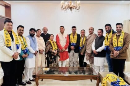 जालंधर में बीजेपी को झटका : बीजेपी के वरिष्ठ नेता विनीत धीर सौरभ सेठ अमित लुधरा को करवाया AAP में शामिल