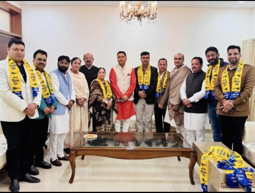 जालंधर में बीजेपी को झटका : बीजेपी के वरिष्ठ नेता विनीत धीर सौरभ सेठ अमित लुधरा को करवाया AAP में शामिल