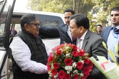 राज्यपाल ने साइंस सिटी और रेल कोच फैक्ट्री का किया दौरा, रेलवे कोचों के निर्माण का लिया जायज़ा