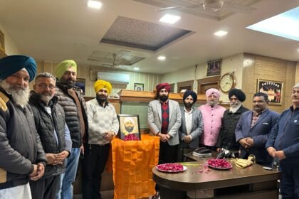 ਆਮ ਆਦਮੀ ਪਾਰਟੀ ਵਲੋਂ ਸ਼ਹੀਦ ਊਧਮ ਸਿੰਘ ਦਾ ਮਨਾਇਆ ਗਿਆ ਜਨਮ ਦਿਨ