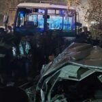 दर्दनाक हादसा : बस की टक्कर से कार के उड़े परखच्चे, एक ही परिवार के 5 लोगों की हुई मौत