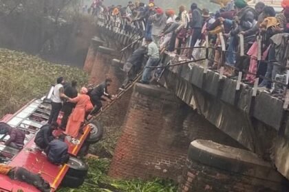 पंजाब में हादसा: प्राइवेट कंपनी की बस नाले में गिरी, आठ की मौत, 35 लोग घायल