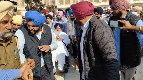 सुखबीर बादल दोषी करार, पूर्व CM से वापिस लिया गया फक्र ए कौम का सम्मान, श्री अकाल तख्त साहिब ने ये सुनाई सजा