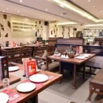 रेस्तरां, क्लब और अन्य लाइसेंस प्राप्त खाने-पीने वाले स्थानों को रात 12 बजे तक पूरी तरह से बंद करने के आदेश