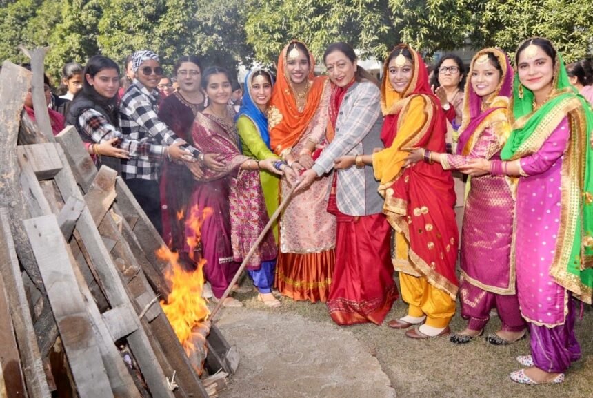 केएमवी में पूरे उत्साह के साथ मनाया गया लोहड़ी का त्यौहार