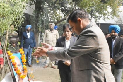 बलिदान दिवस पर देश के लिए प्राण न्योछावर करने वाले शहीदों को श्रद्धांजलि भेंट , डिप्टी कमिश्नर ने स्वतंत्रता सेनानियों की याद में रखा दो मिनट का मौन