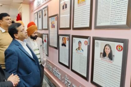 ‘बेटी बचाओ, बेटी पढ़ाओ’ मुहिम के तहत जिला प्रशासन ने गुरदासपुर की होनहार बेटियों की तस्वीरें ‘पिंक वॉल ऑफ फेम’ पर लगाई