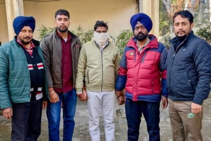 सफ़ाई सेवक से मासिक रिश्वत लेने के आरोप में नगर निगम के लंबरदार विजिलेंस ब्यूरो द्वारा काबू