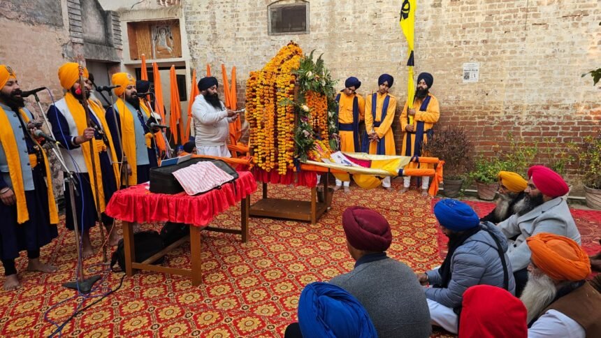 ਸ਼੍ਰੀ ਗੁਰੂ ਗੋਬਿੰਦ ਸਿੰਘ ਜੀ ਦੇ ਪ੍ਰਕਾਸ਼ ਦਿਹਾੜੇ ਨੂੰ ਸਮਰਪਿਤ ਖੋਜੇਵਾਲ ਵਿਖੇ ਸਜਾਇਆ ਗਿਆ ਨਗਰ ਕੀਰਤਨ