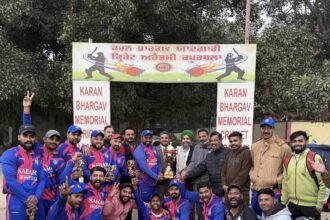 डिप्टी डीईओ प्राइमरी बलविंदर सिंह बट्टू ने क्रिकेट मैच के विजेता खिलाड़ियों को किया सम्मानित