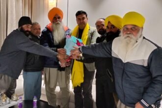 ਜਲੰਧਰ ਦੇ ਨਵੇਂ ਚੁਣੇ ਗਏ ਮੇਅਰ ਵਿਨੀਤ ਧੀਰ ਨੂੰ ਜਥੇਦਾਰ ਦਰਸ਼ਨ ਸਿੰਘ ਲੰਬੜਦਾਰ ਤੇ ਹੋਰਨਾਂ ਨੇ ਕੀਤਾ ਸਨਮਾਨਿਤ