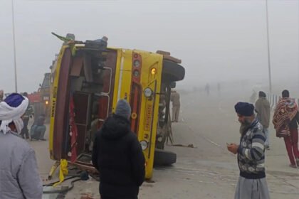 महापंचायत में शामिल होने जा रही बस पलटी, 3 महिला किसानों की मौत