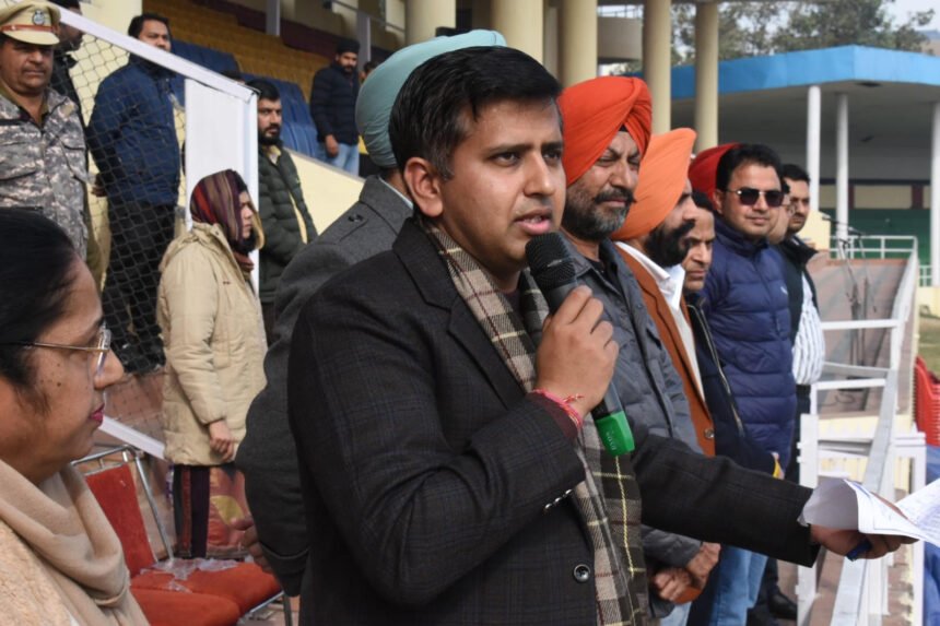 डिप्टी कमिश्नर ने पेट्रोल पंपों पर बुनियादी सुविधाएं एवं साफ-सफाई सुनिश्चित करने का दिया निर्देश